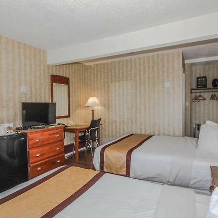Canadas Best Value Inn Chinook Station YYC Exterior foto