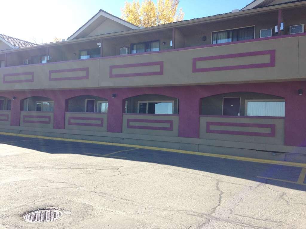 Canadas Best Value Inn Chinook Station YYC Exterior foto