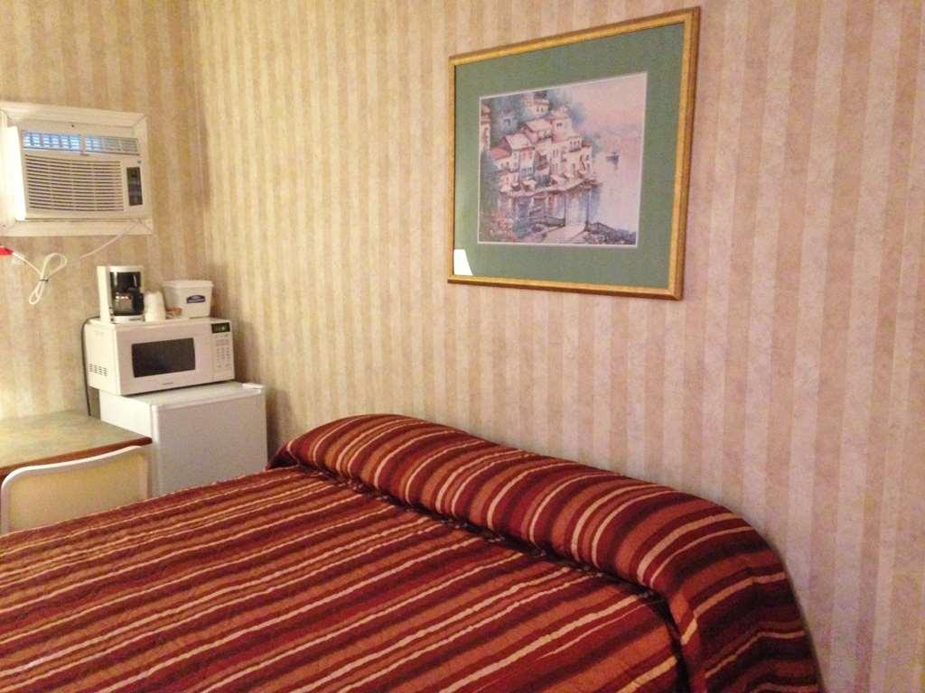 Canadas Best Value Inn Chinook Station YYC Habitación foto
