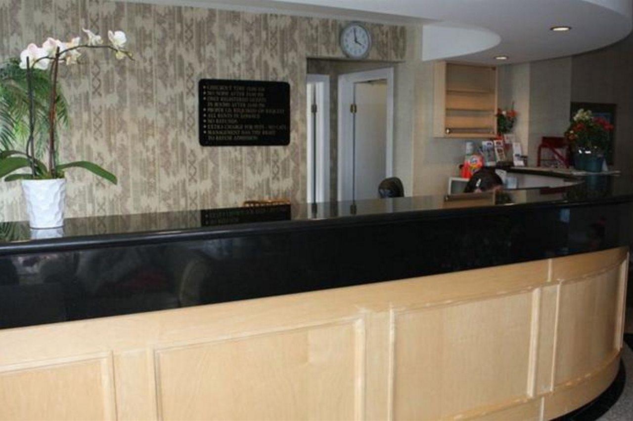 Canadas Best Value Inn Chinook Station YYC Exterior foto