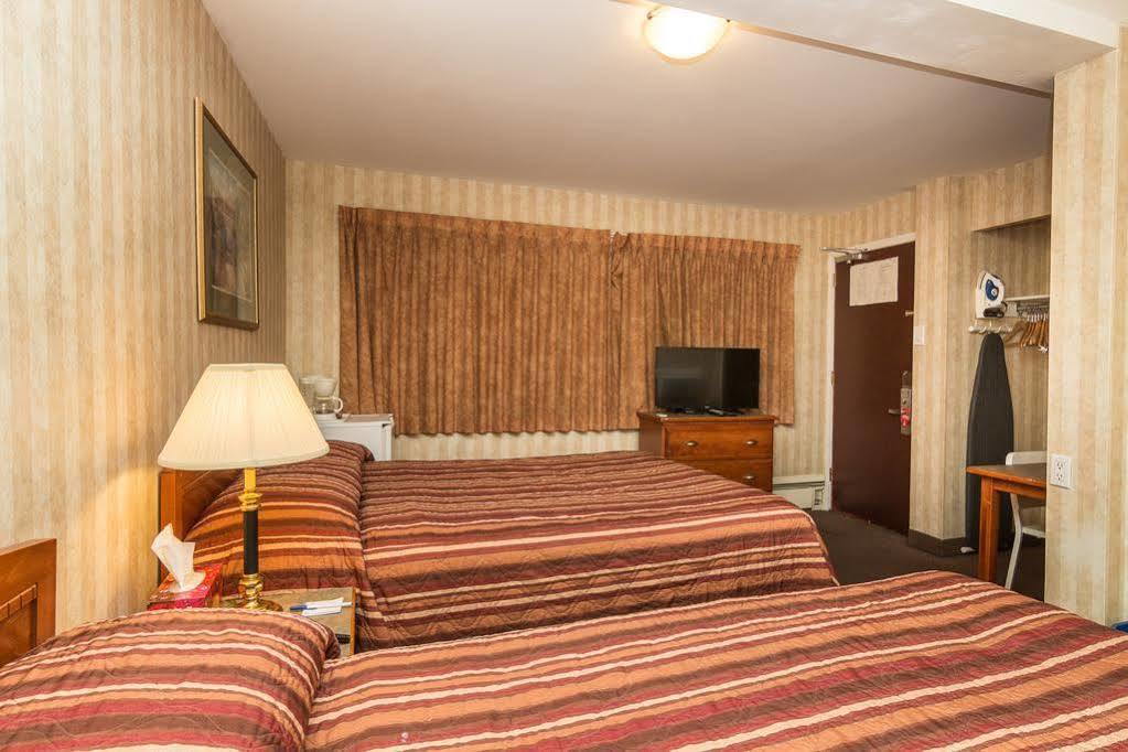 Canadas Best Value Inn Chinook Station YYC Exterior foto