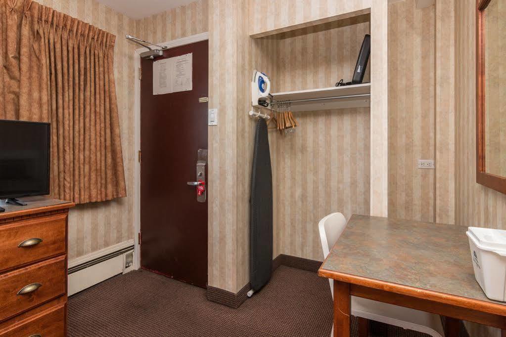 Canadas Best Value Inn Chinook Station YYC Exterior foto