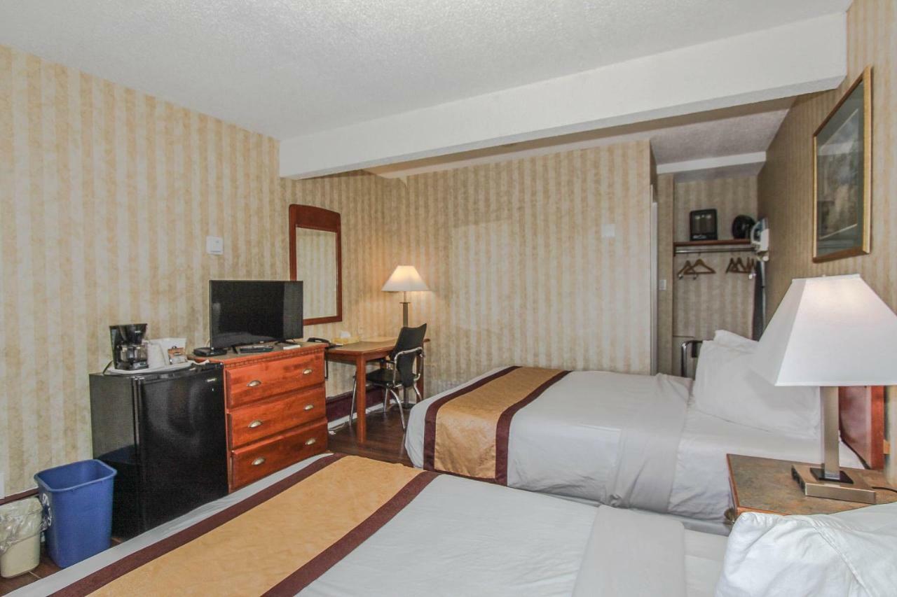 Canadas Best Value Inn Chinook Station YYC Exterior foto
