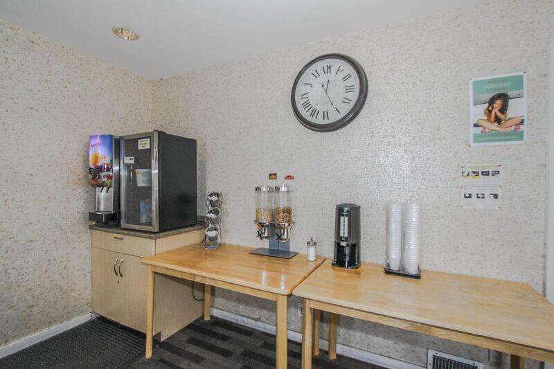 Canadas Best Value Inn Chinook Station YYC Exterior foto